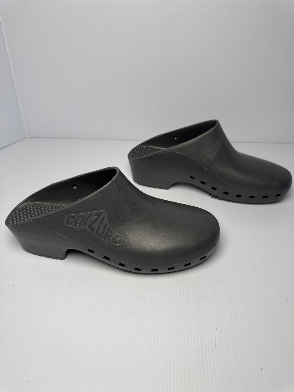 CALZURO Adult Classic Clogs Shimmer Gray Slip-On Heeled Textured Footbed 38-39